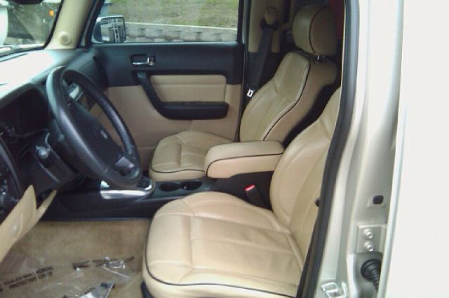 2006 Hummer H3 Scion XB