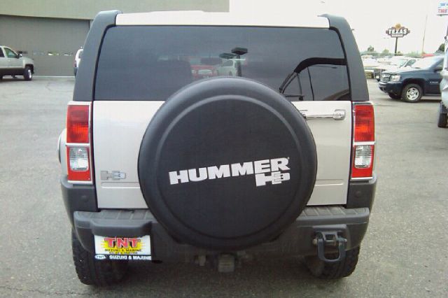 2006 Hummer H3 Scion XB