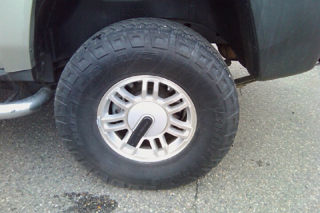 2006 Hummer H3 Scion XB