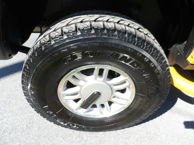 2006 Hummer H3 Scion XB