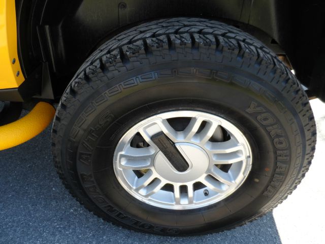 2006 Hummer H3 Scion XB