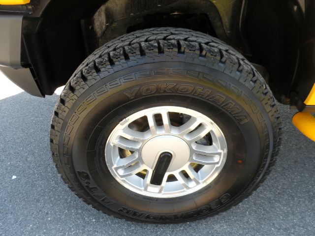 2006 Hummer H3 Scion XB