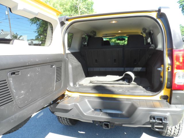 2006 Hummer H3 Scion XB