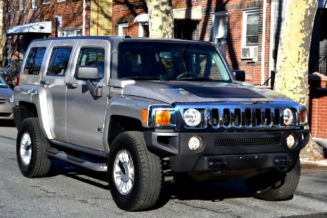 2006 Hummer H3 Scion XB