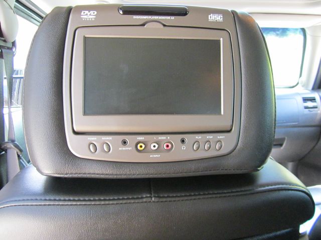 2006 Hummer H3 Scion XB