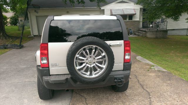 2006 Hummer H3 Scion XB