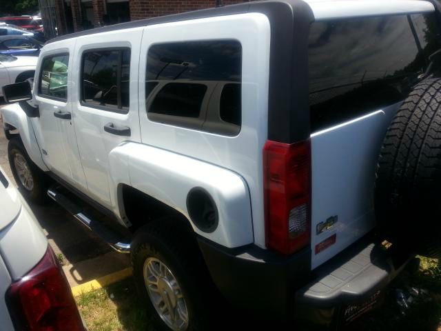 2006 Hummer H3 Scion XB