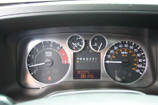 2006 Hummer H3 Scion XB