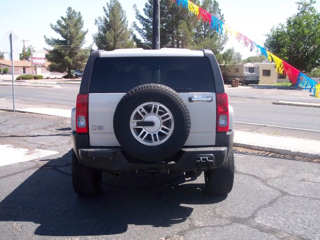 2006 Hummer H3 Scion XB