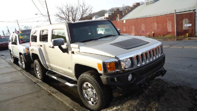 2006 Hummer H3 Scion XB