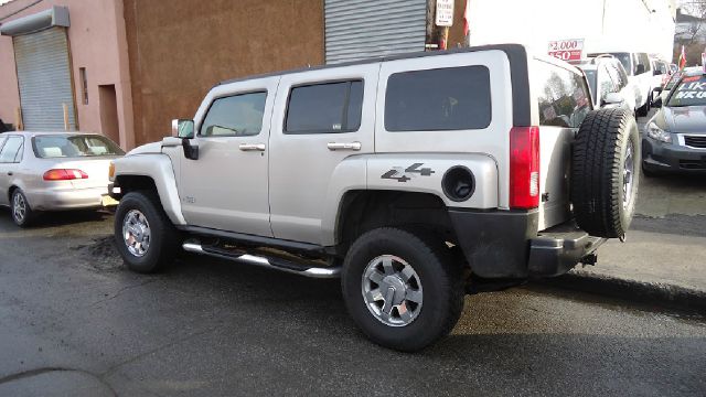 2006 Hummer H3 Scion XB