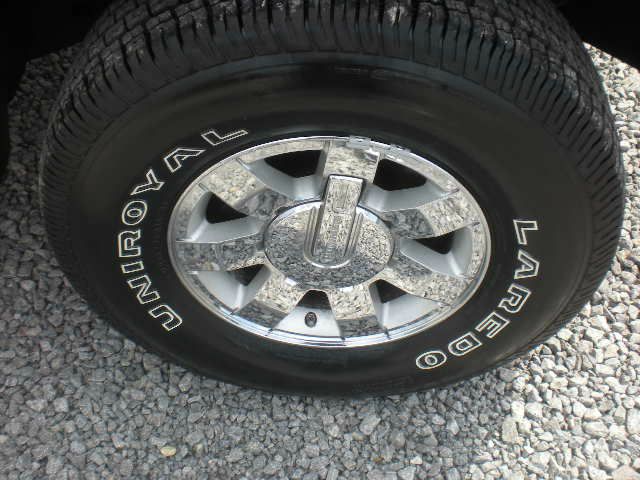 2006 Hummer H3 Scion XB