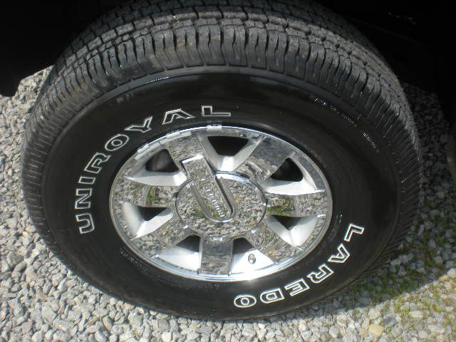 2006 Hummer H3 Scion XB