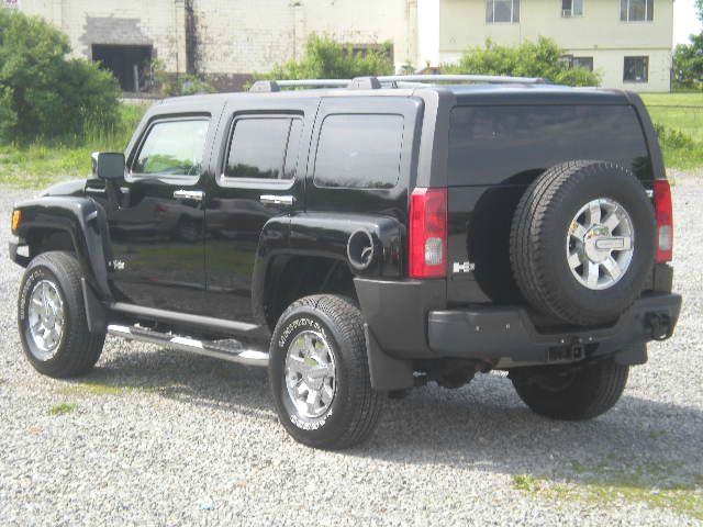 2006 Hummer H3 Scion XB