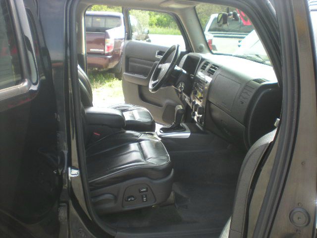 2006 Hummer H3 Scion XB