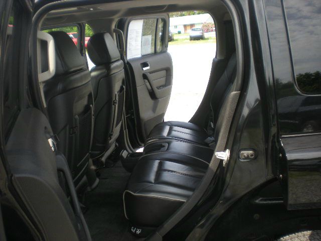 2006 Hummer H3 Scion XB