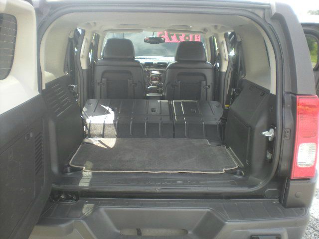 2006 Hummer H3 Scion XB