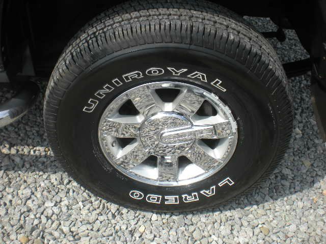 2006 Hummer H3 Scion XB