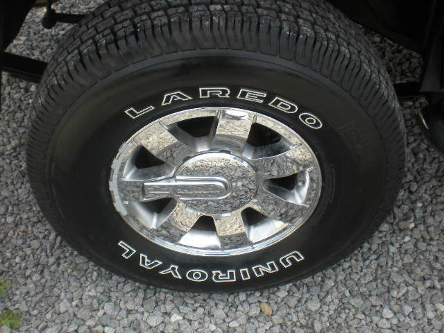 2006 Hummer H3 Scion XB