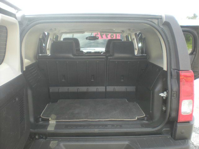 2006 Hummer H3 Scion XB