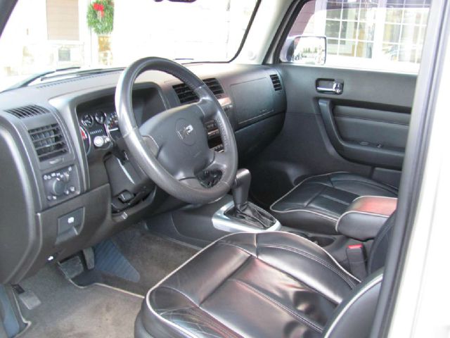 2006 Hummer H3 Scion XB