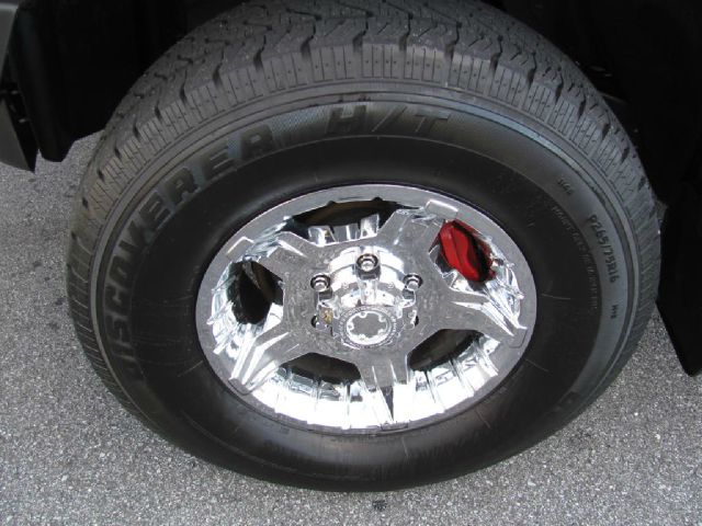 2006 Hummer H3 Scion XB