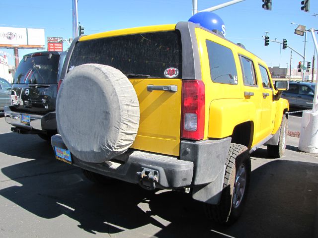 2006 Hummer H3 Scion XB
