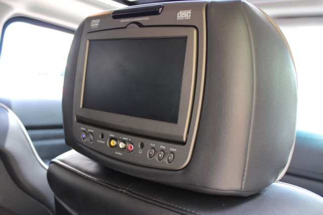 2006 Hummer H3 Scion XB