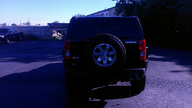 2006 Hummer H3 Scion XB