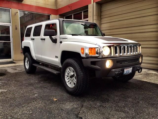 2006 Hummer H3 Scion XB