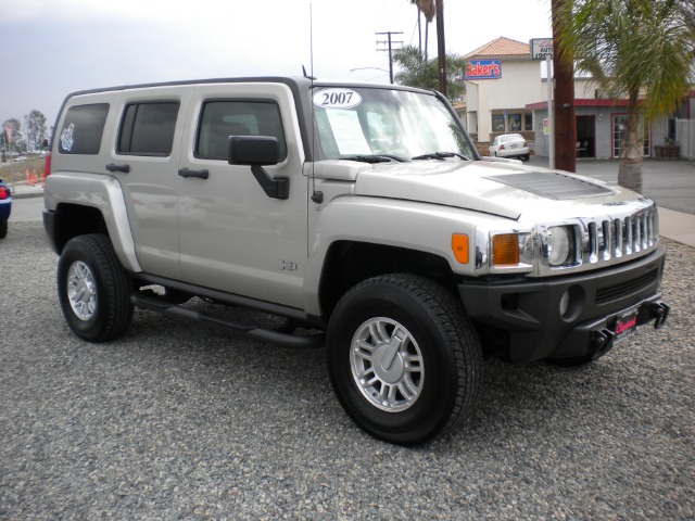 2007 Hummer H3 Scion XB