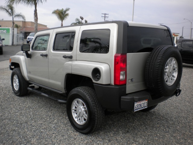 2007 Hummer H3 Scion XB