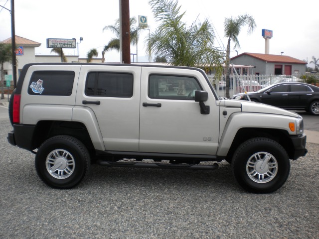 2007 Hummer H3 Scion XB