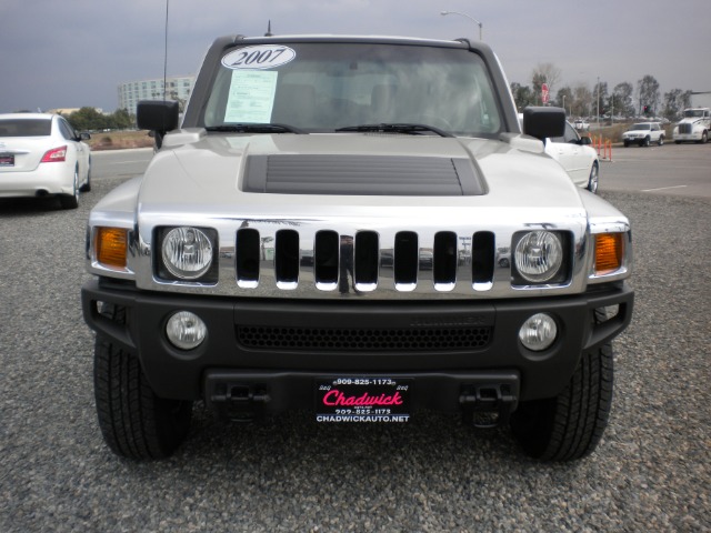 2007 Hummer H3 Scion XB