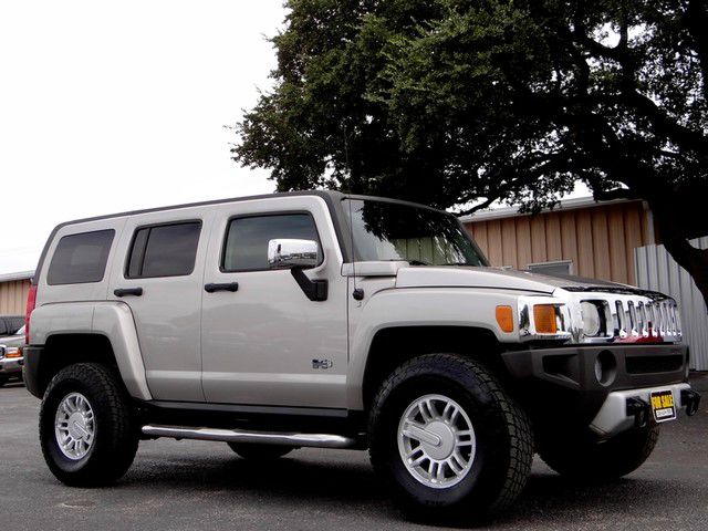 2008 Hummer H3 1996 Nissan