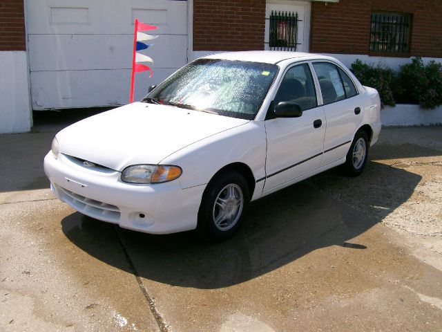 1999 Hyundai Accent S Sedan