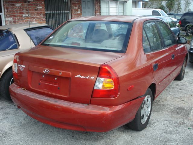 2000 Hyundai Accent S Sedan