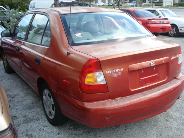 2000 Hyundai Accent S Sedan