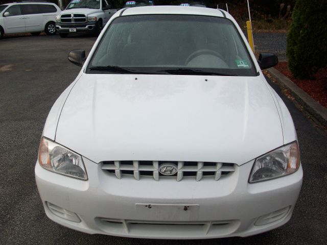 2000 Hyundai Accent S Sedan