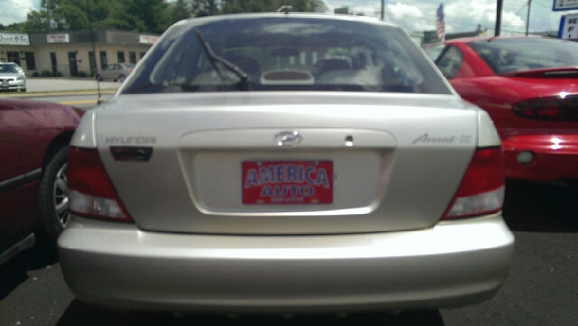 2002 Hyundai Accent XLS