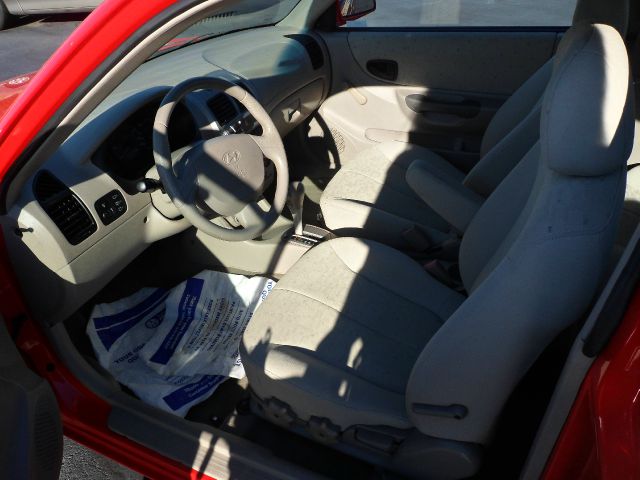 2003 Hyundai Accent 2000 Dodge SLT