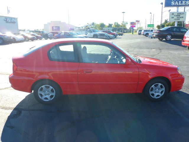 2003 Hyundai Accent 2000 Dodge SLT