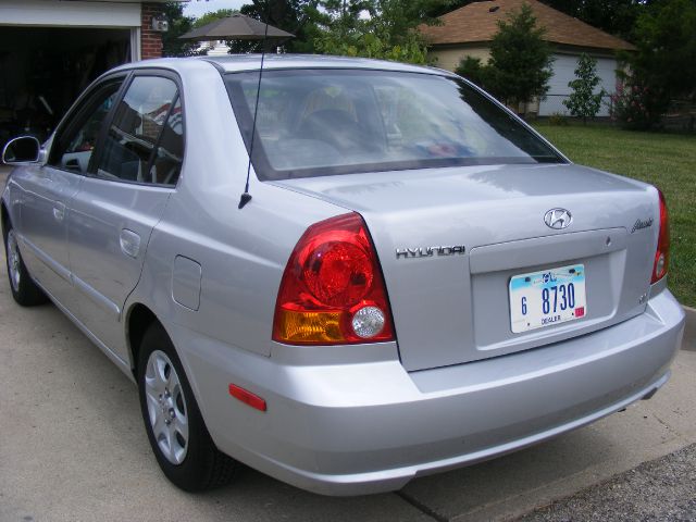 2003 Hyundai Accent Slt,4x4,1-owner,3rd Seat
