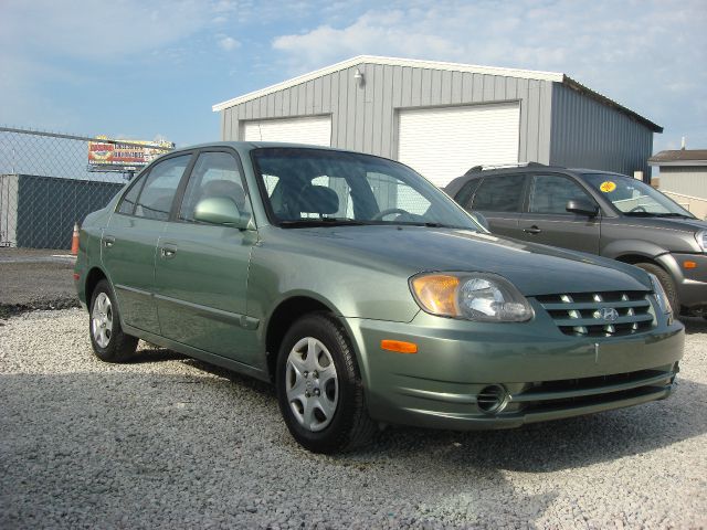 2003 Hyundai Accent Slt,4x4,1-owner,3rd Seat