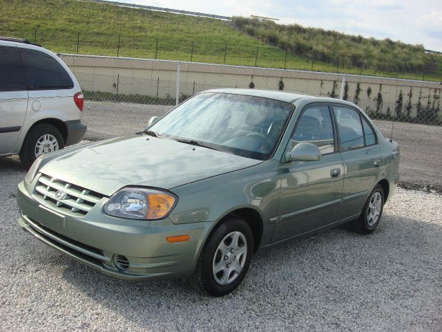 2003 Hyundai Accent Slt,4x4,1-owner,3rd Seat