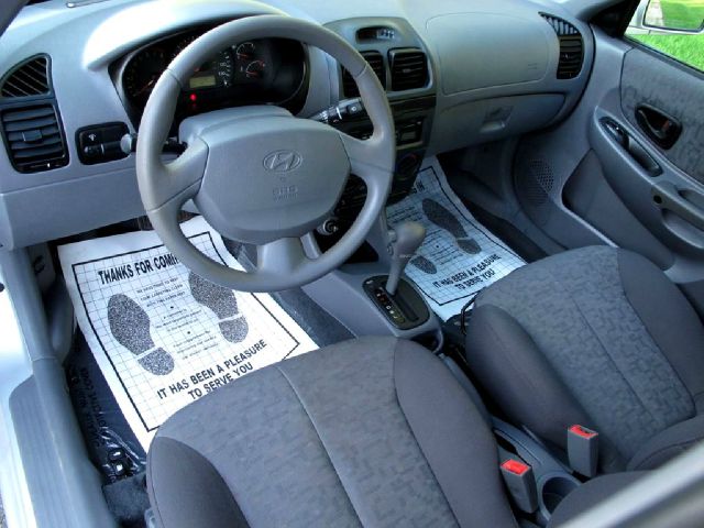 2003 Hyundai Accent Slt,4x4,1-owner,3rd Seat