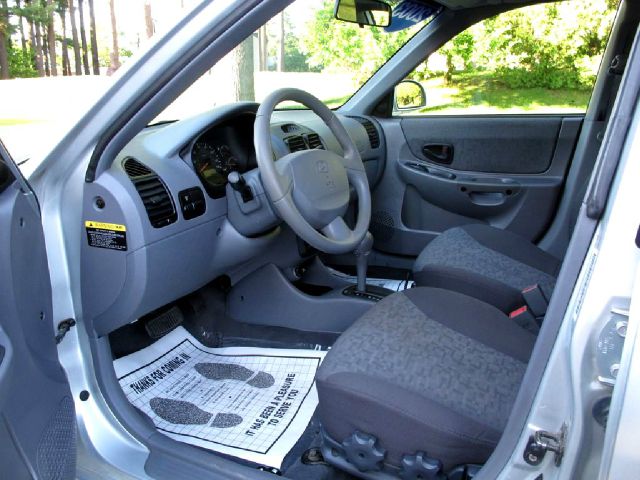 2003 Hyundai Accent Slt,4x4,1-owner,3rd Seat