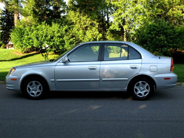 2003 Hyundai Accent Slt,4x4,1-owner,3rd Seat
