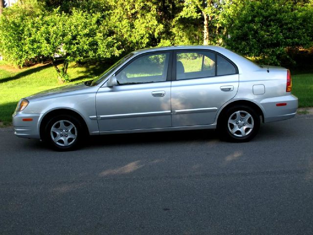 2003 Hyundai Accent Slt,4x4,1-owner,3rd Seat