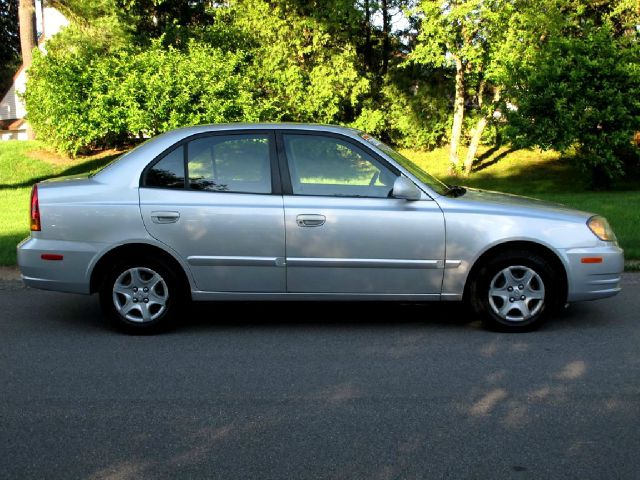 2003 Hyundai Accent Slt,4x4,1-owner,3rd Seat